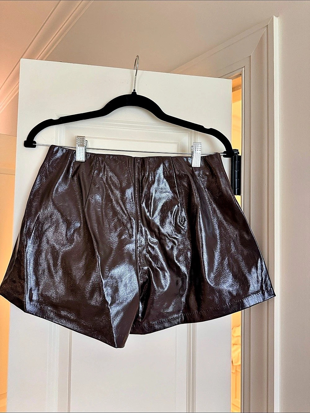Abercrombie & Fitch Curve Love Stretch Vegan Glossy Leather Micro Short Vegan - Picture 3 of 3